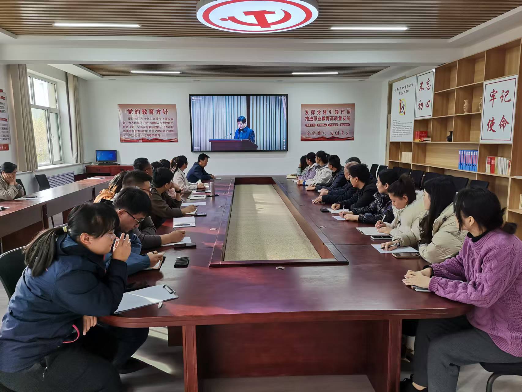 赓续榜样力量 争做榜样青年